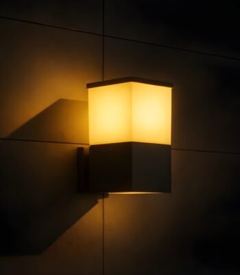 qbik wall light night view